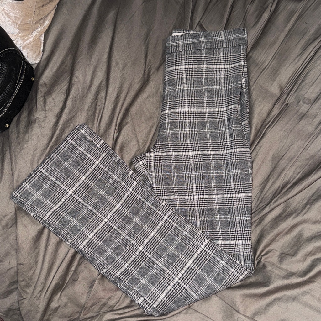 Aeropostale Black, Gray & White Plaid Pants!!! (Like New)